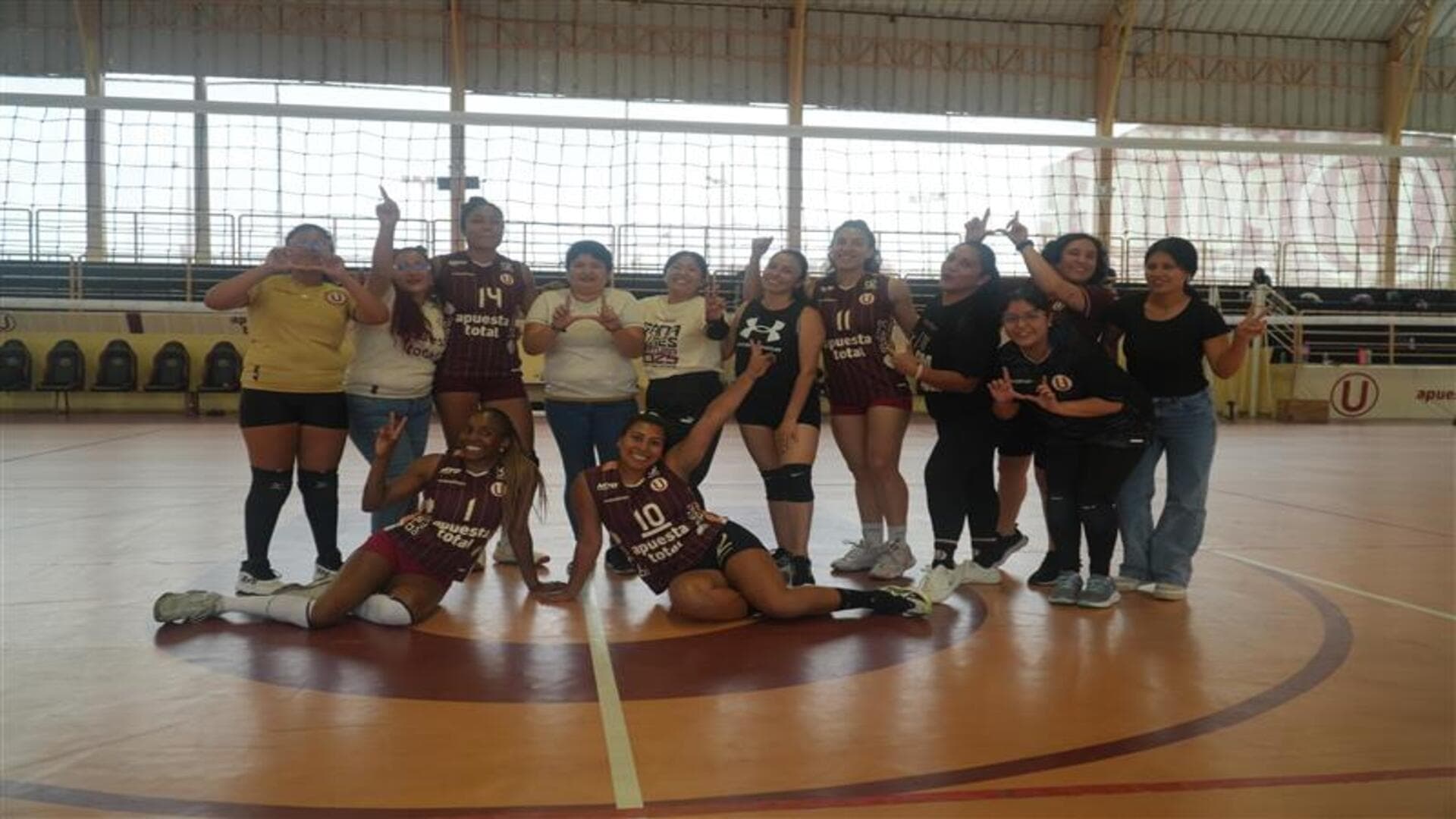 Jetour crea una experiencia deportiva inolvidable junto a las jugadoras de Universitario